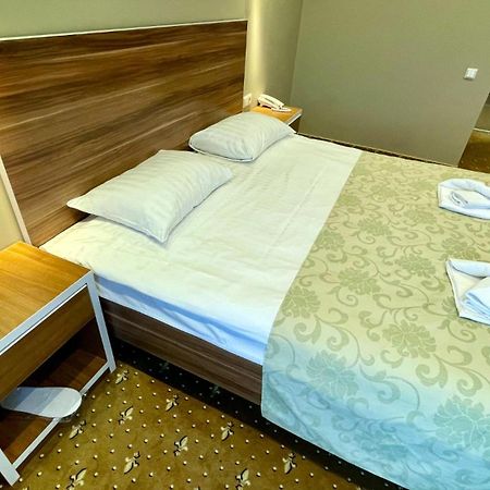 Riga Unimars Hotel Buitenkant foto