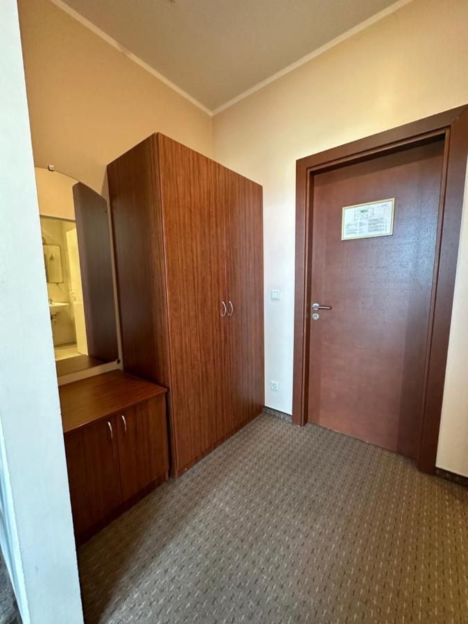 Riga Unimars Hotel Buitenkant foto